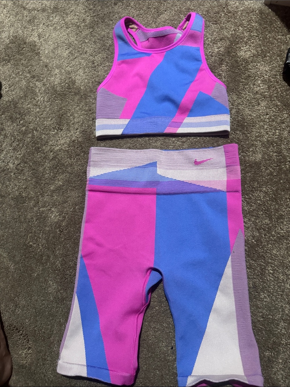 Nike Women’s Workout Set Top & Bottom Athletic Gym Set